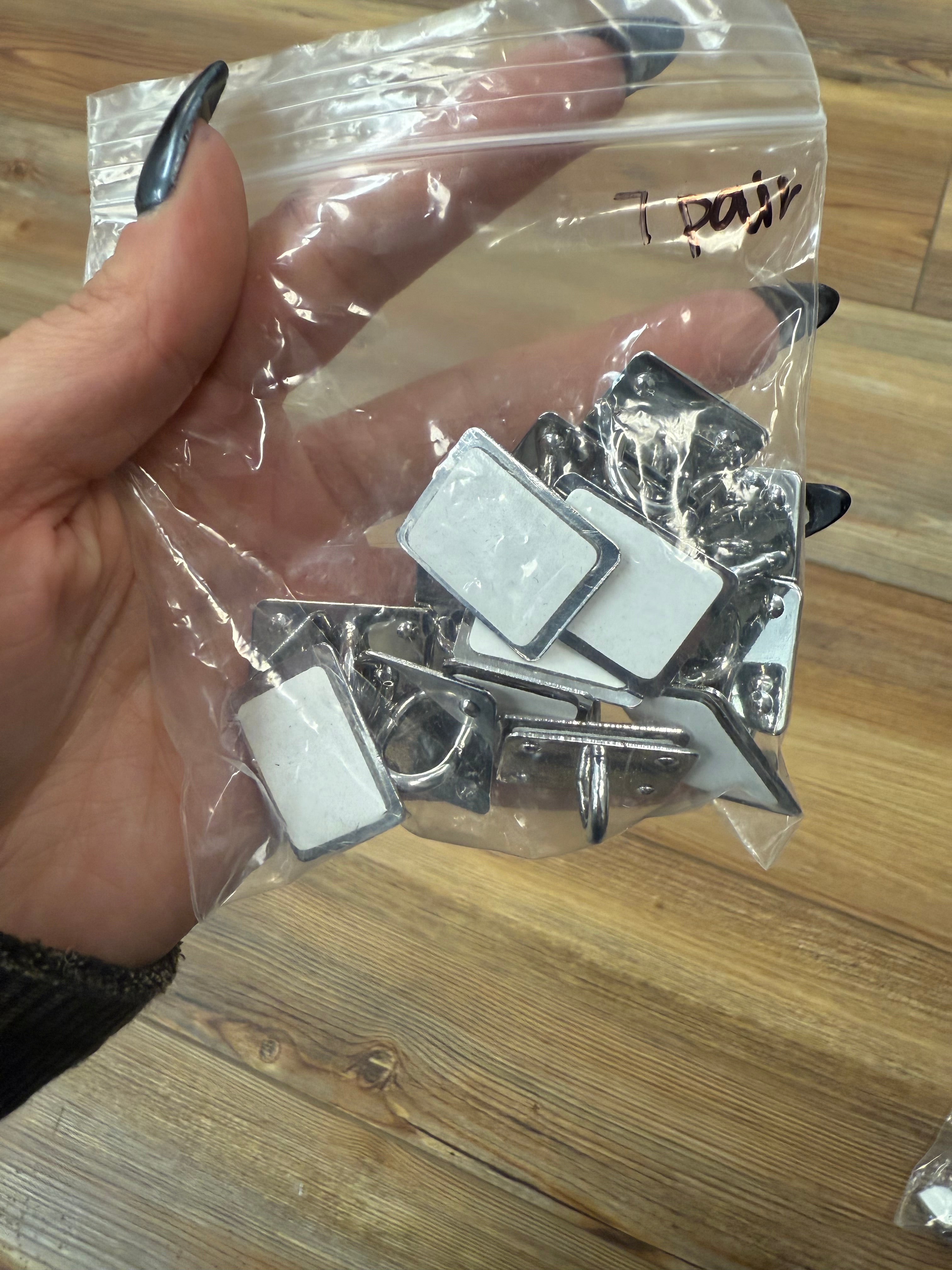 BAG OF SQUARE ADHESIVES