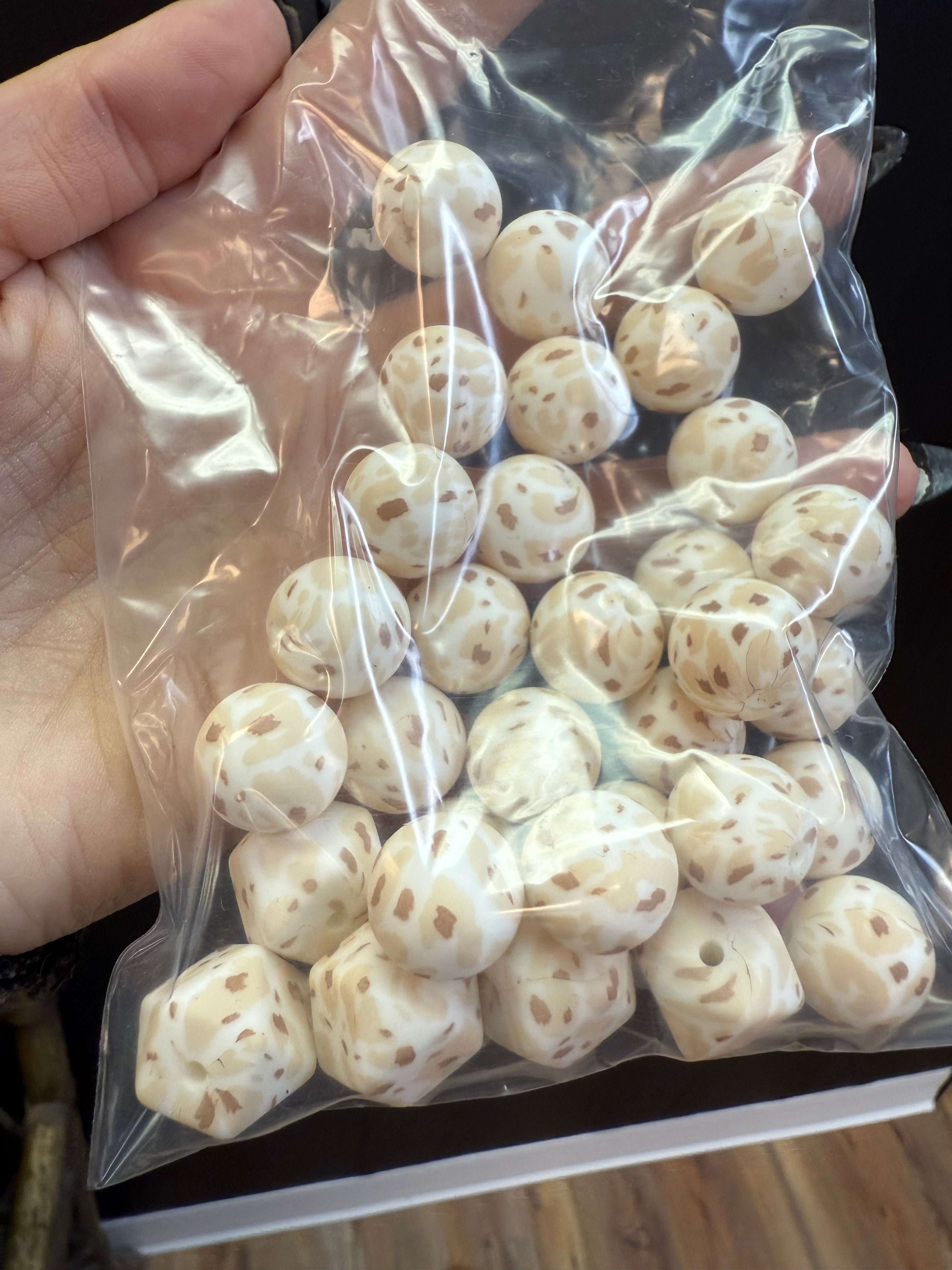 PACK OF 32 NEUTRAL LEOPARD MIX