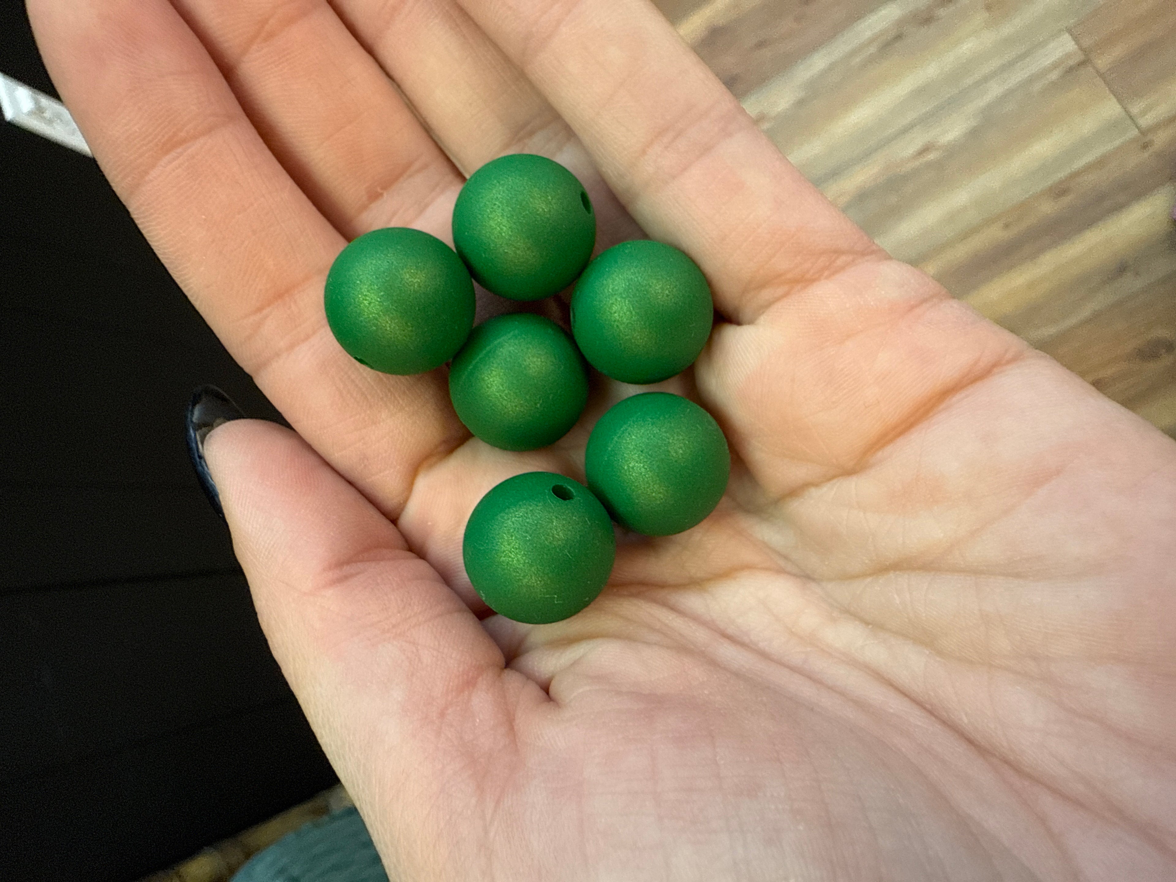 PACK OF 26 15MM SHINY GREEN