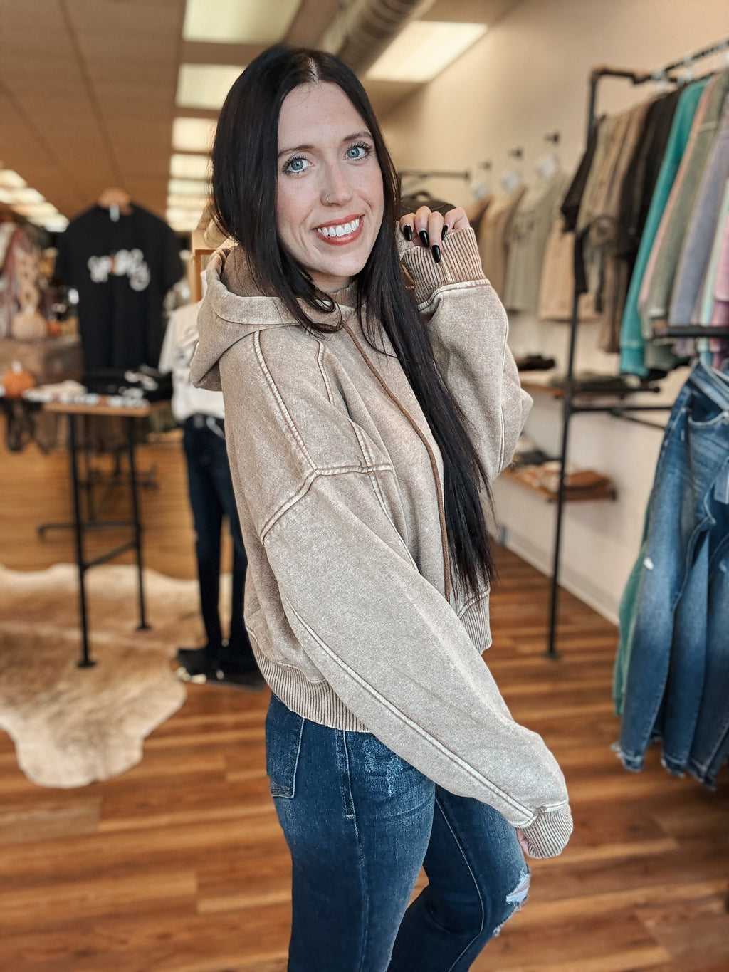 MINERAL WASH CROP HOODIE - CAMEL