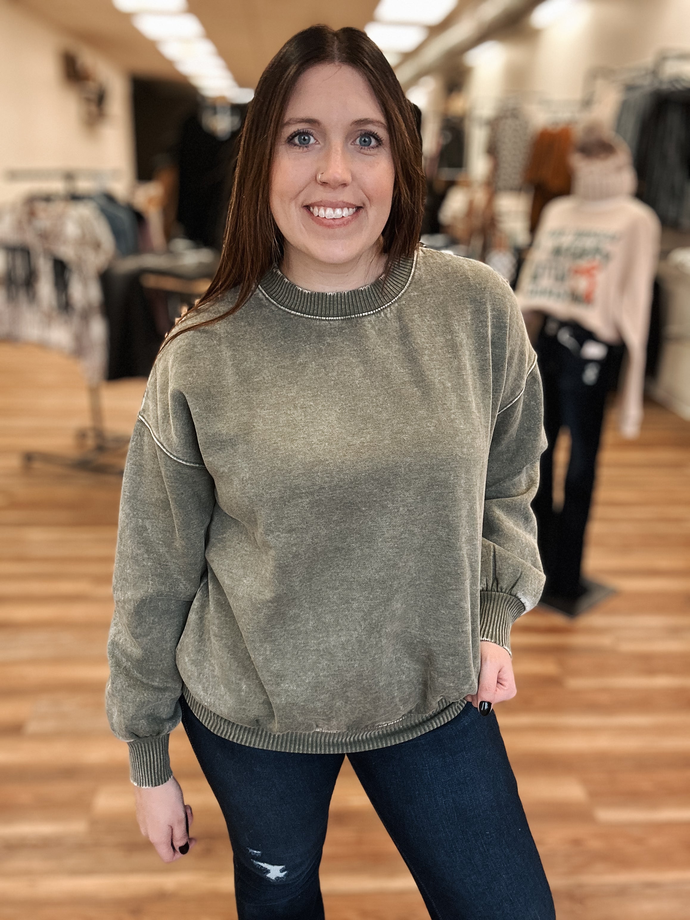 OVERSIZED ACID WASH FLEECE PULLOVER - OLIVE