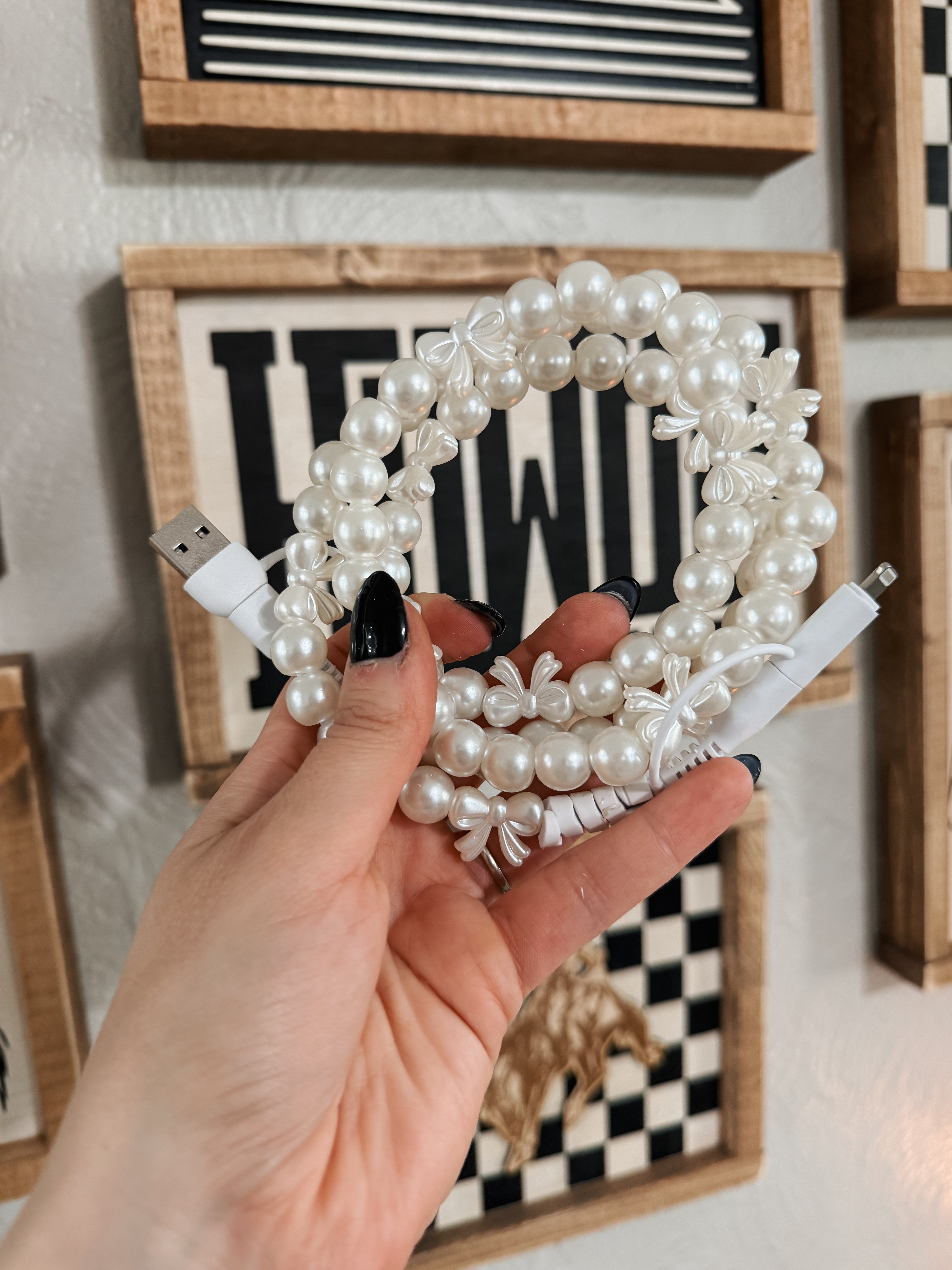 WHITE BOW CHARGING CORD