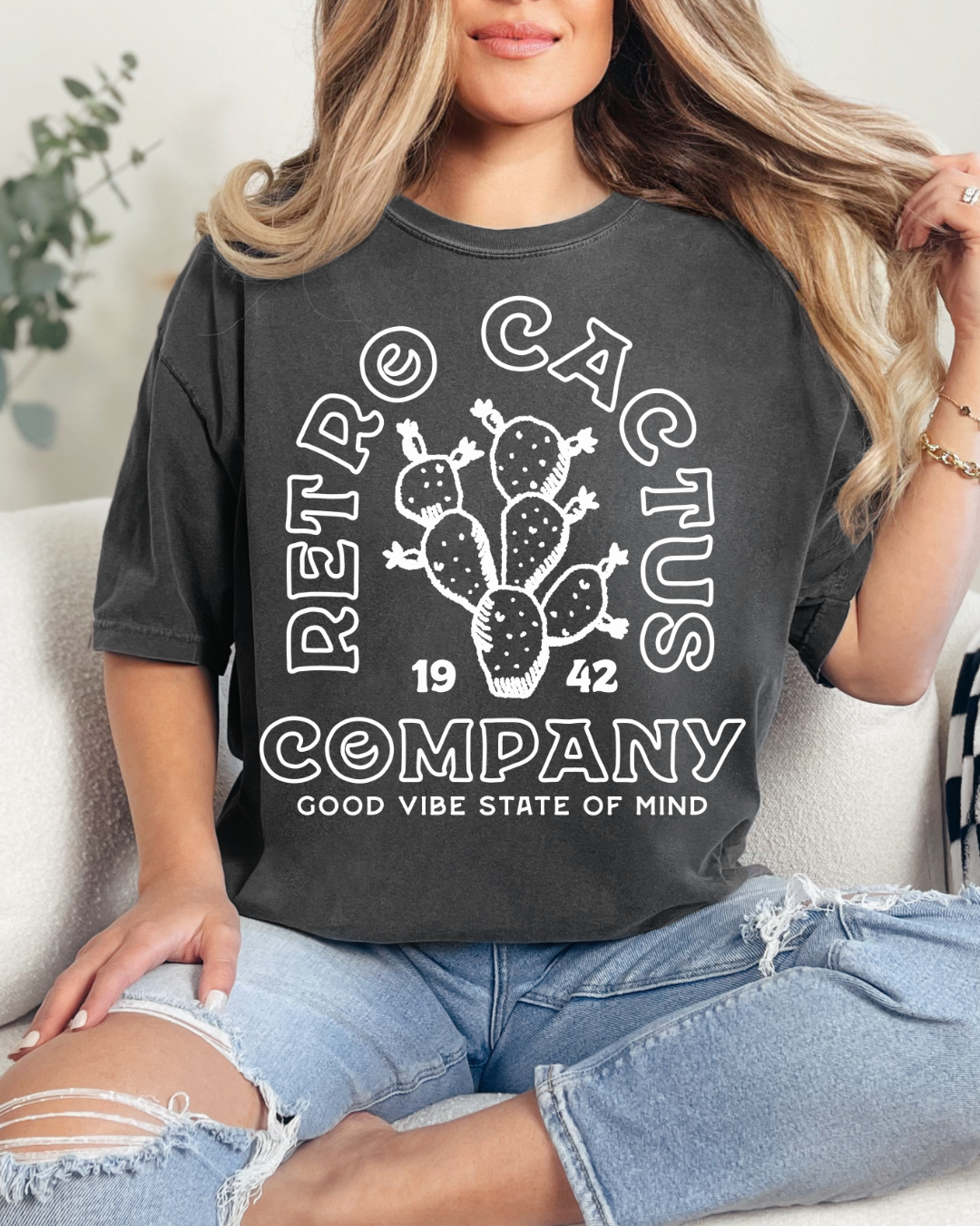 WHITE RETRO CACTUS SHIRT OR SWEATSHIRT