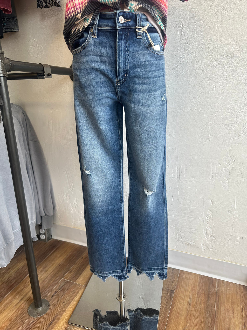 HIGH RISE DISTRESSED SLIM STRAIGHT - KANCAN