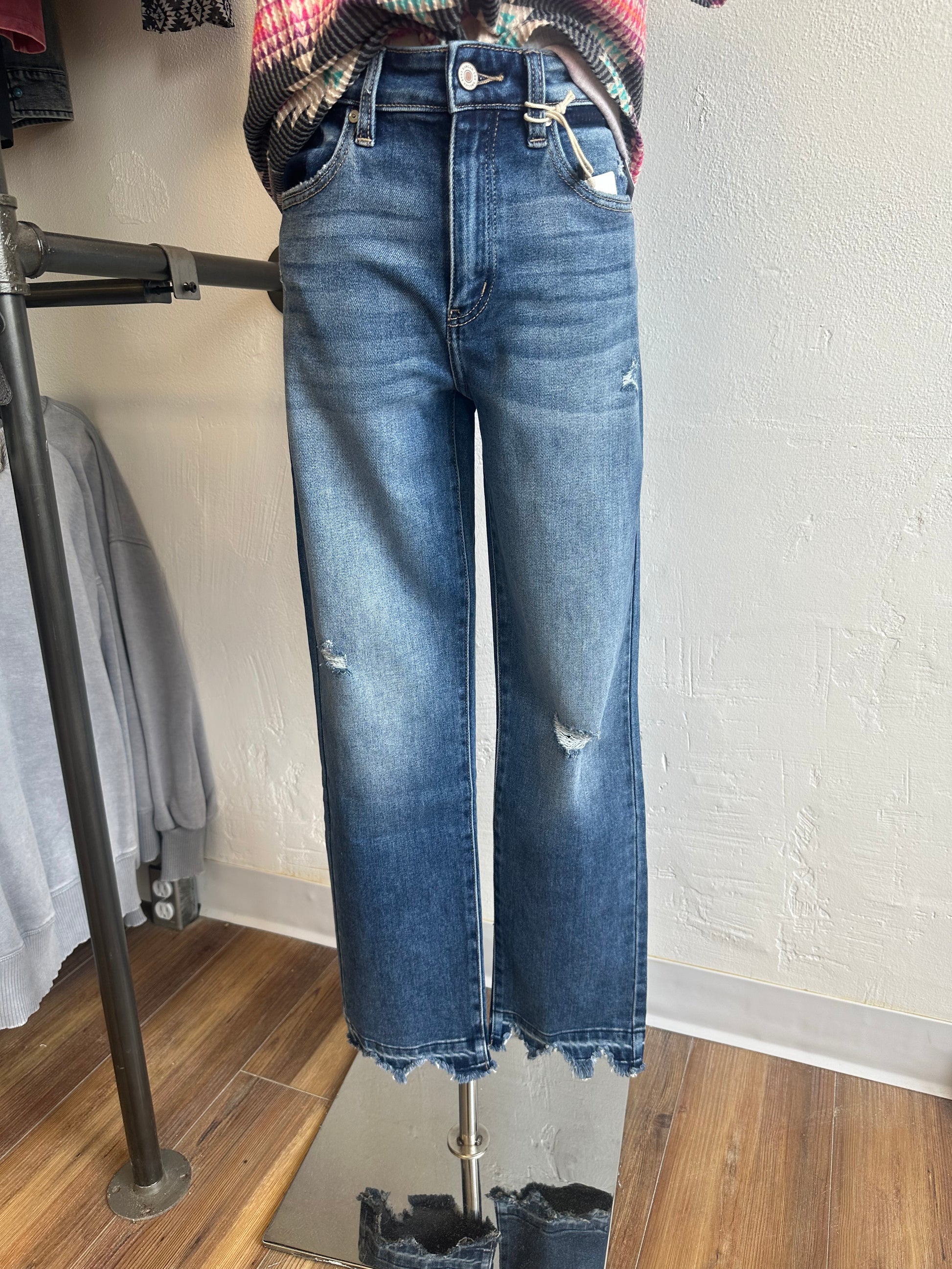 HIGH RISE DISTRESSED SLIM STRAIGHT - KANCAN