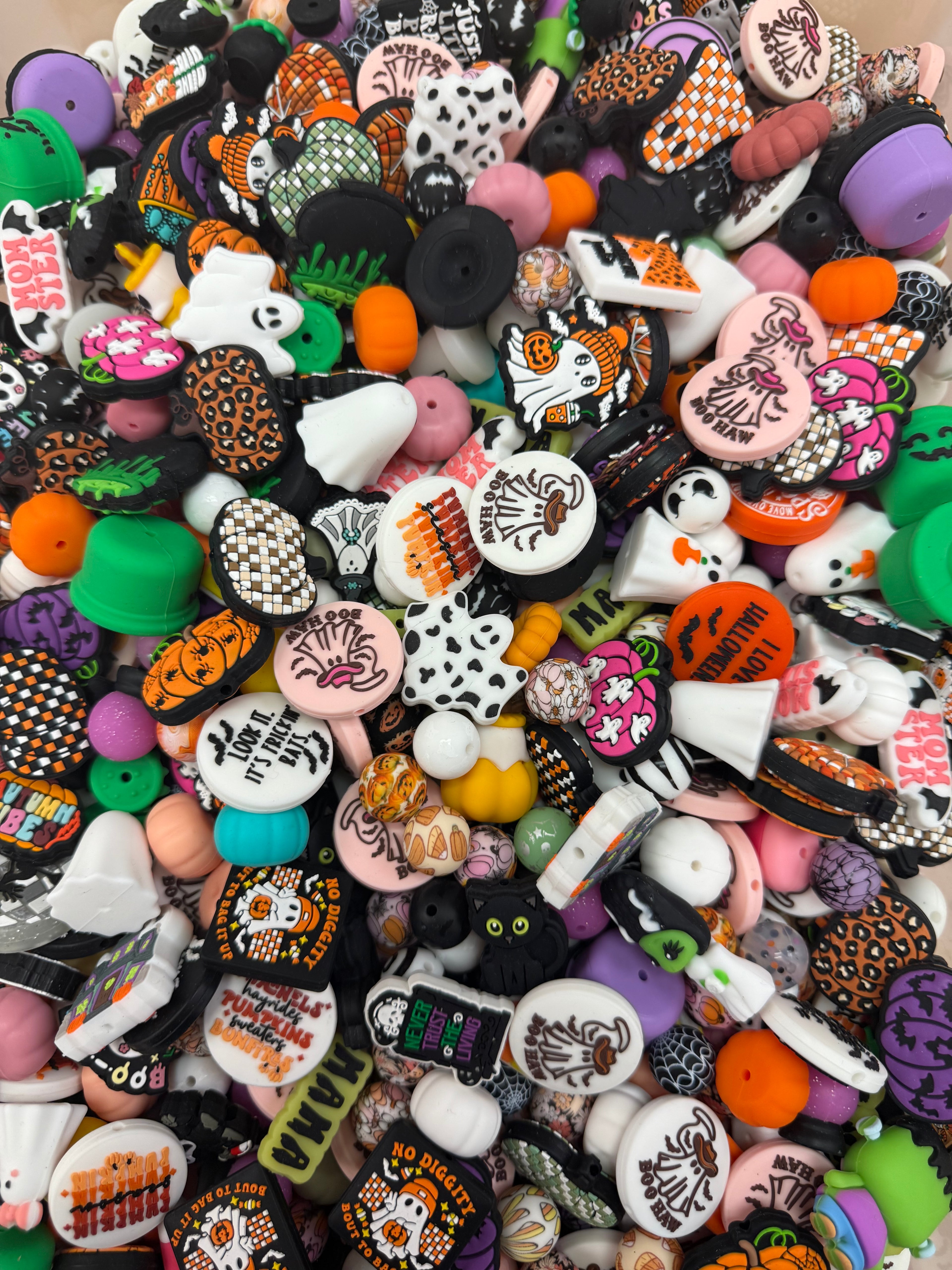 SCOOP OF HALLOWEEN/FALL FOCALS + BEADS MIX