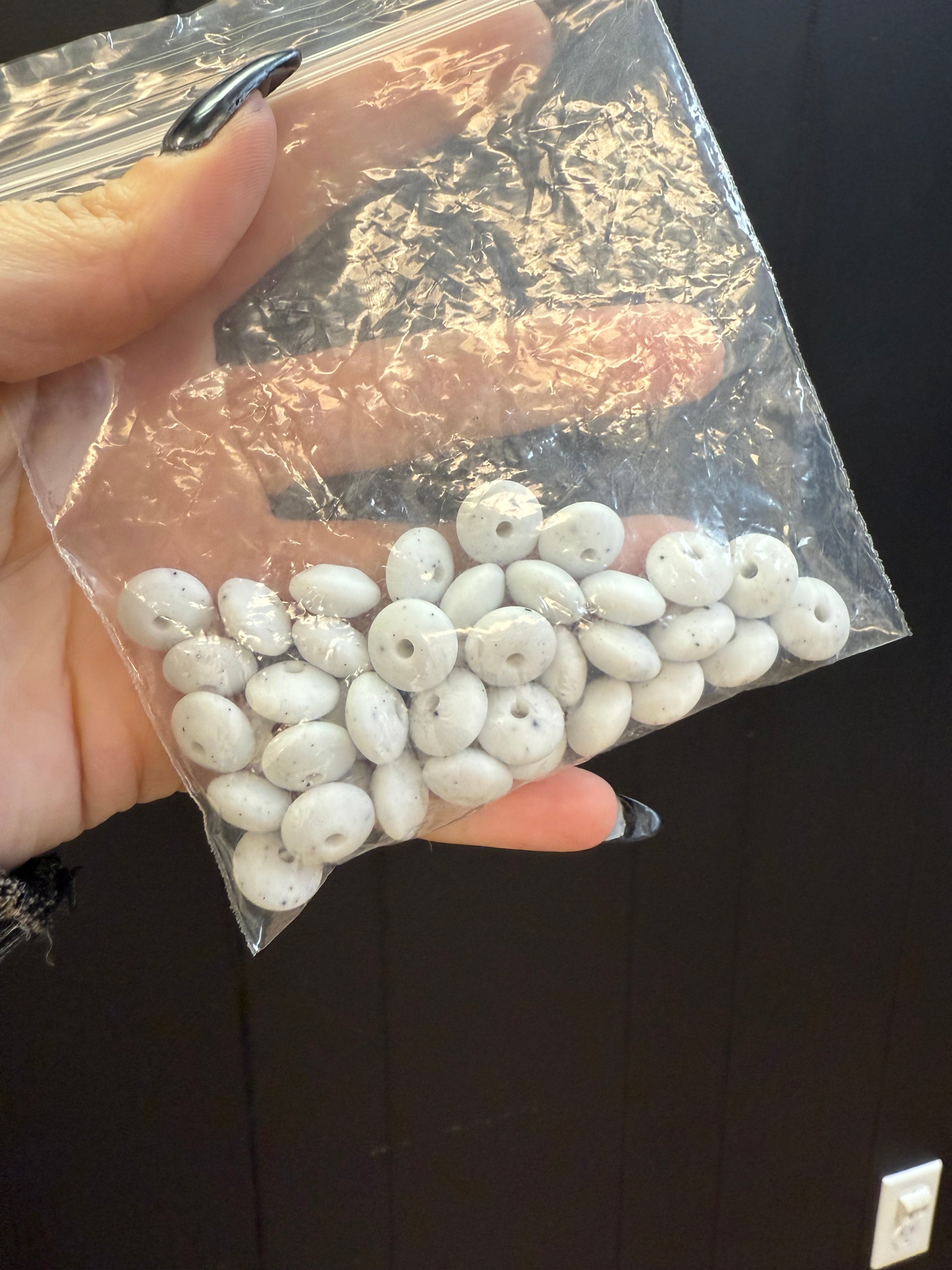 PACK OF 40 WHITE SPECKLE LENTILS