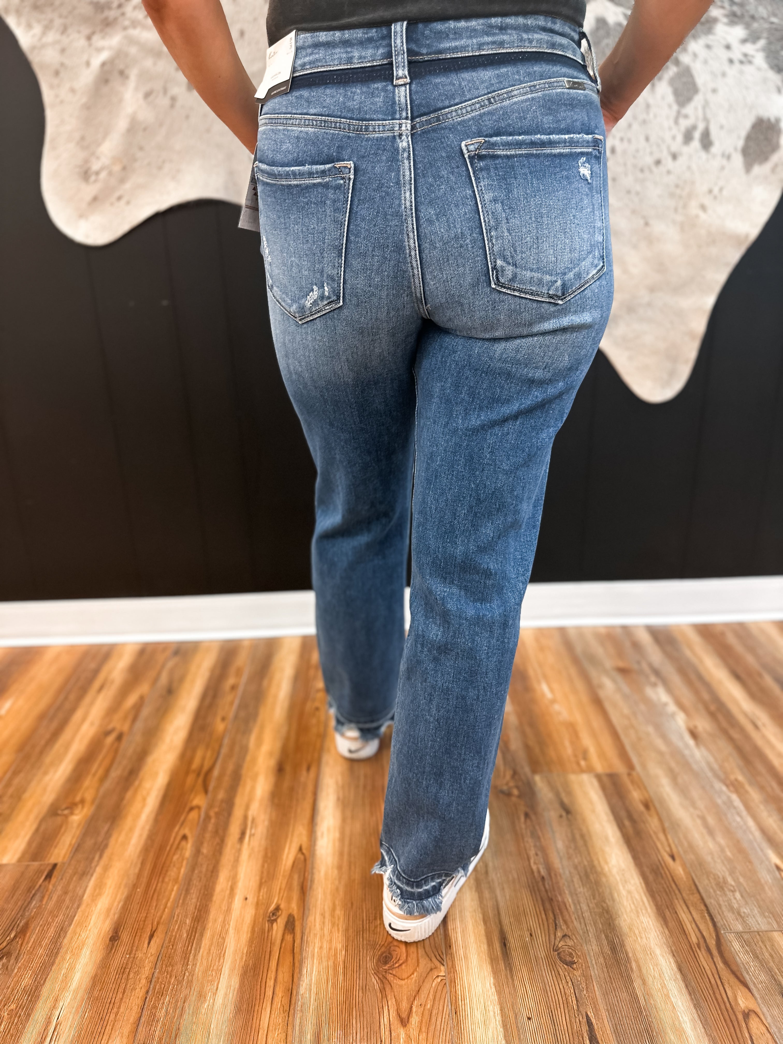 HIGH RISE DISTRESSED SLIM STRAIGHT - KANCAN