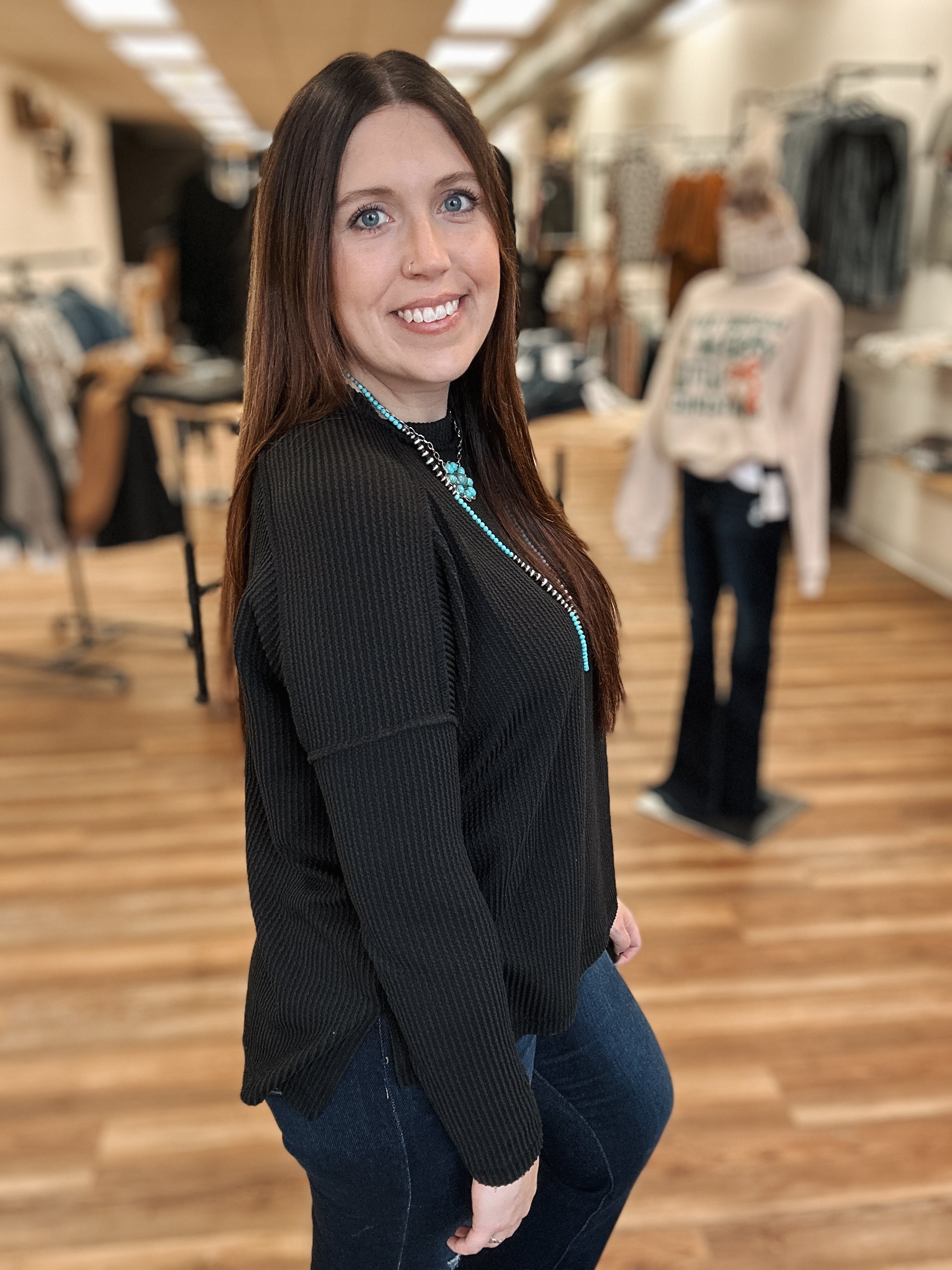 THE LASSO TOP - BLACK