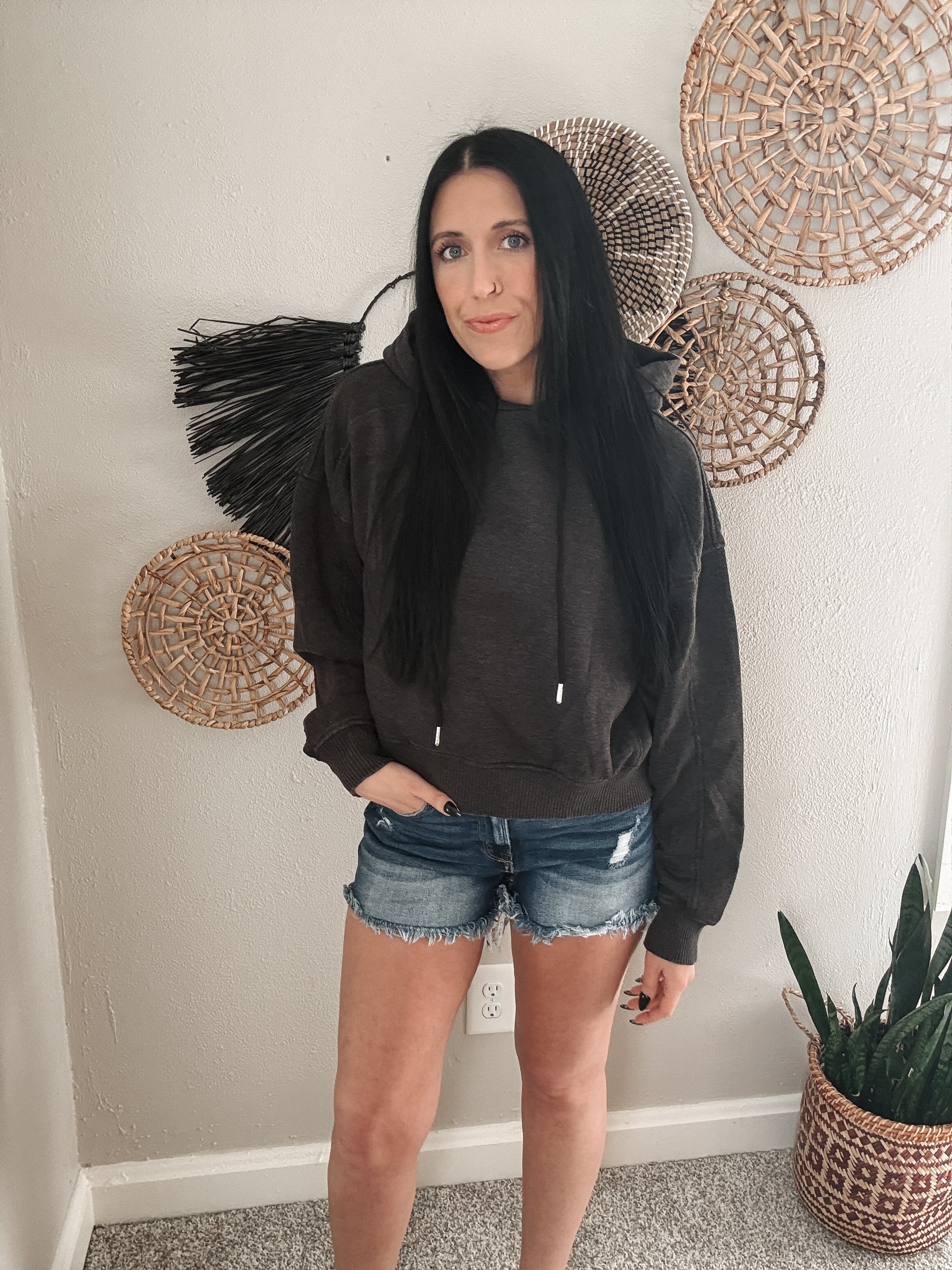 ACID WASH CROPPED HOODIE - BLACK