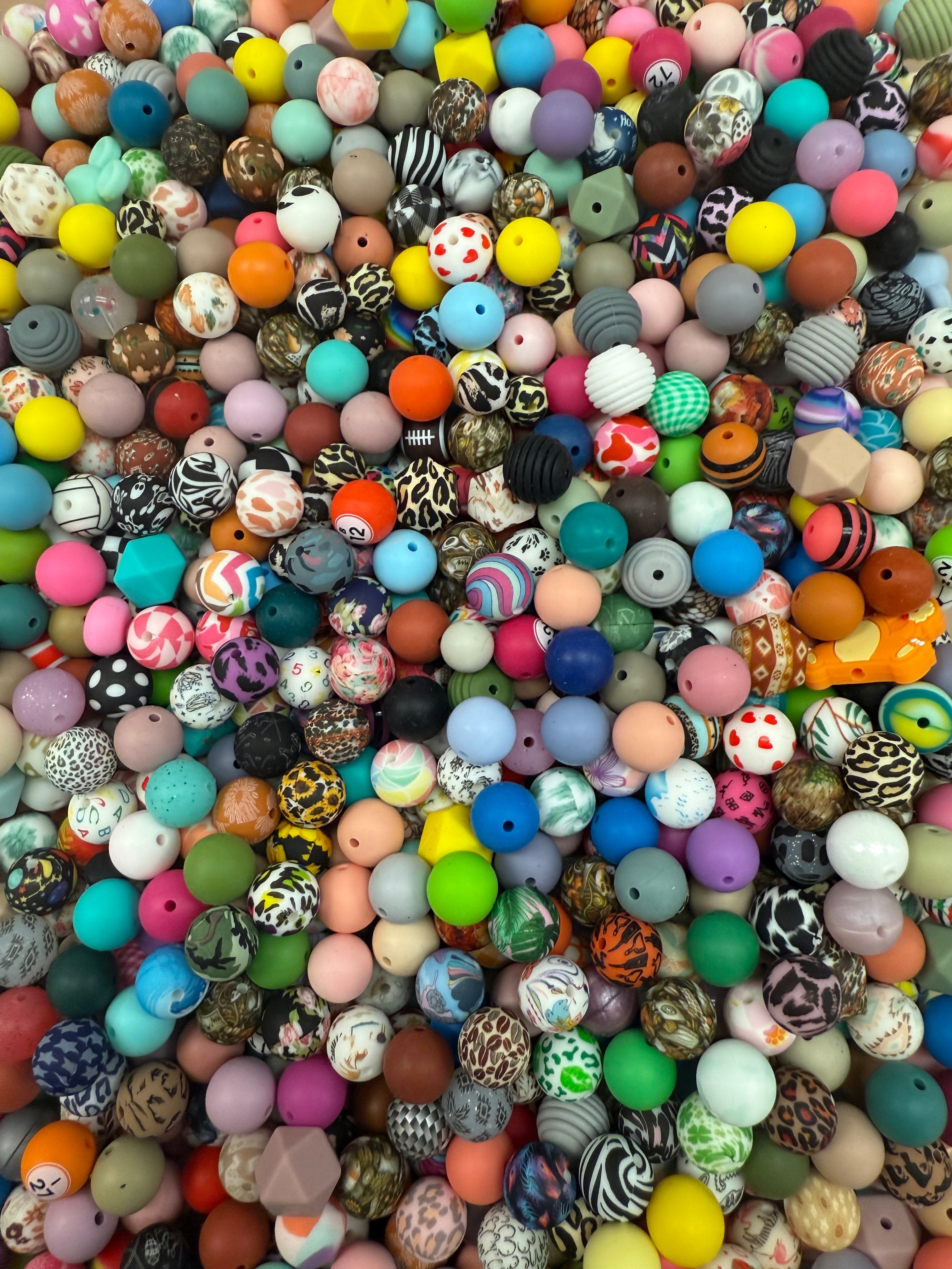 SCOOP OF MISC 15MM BEADS