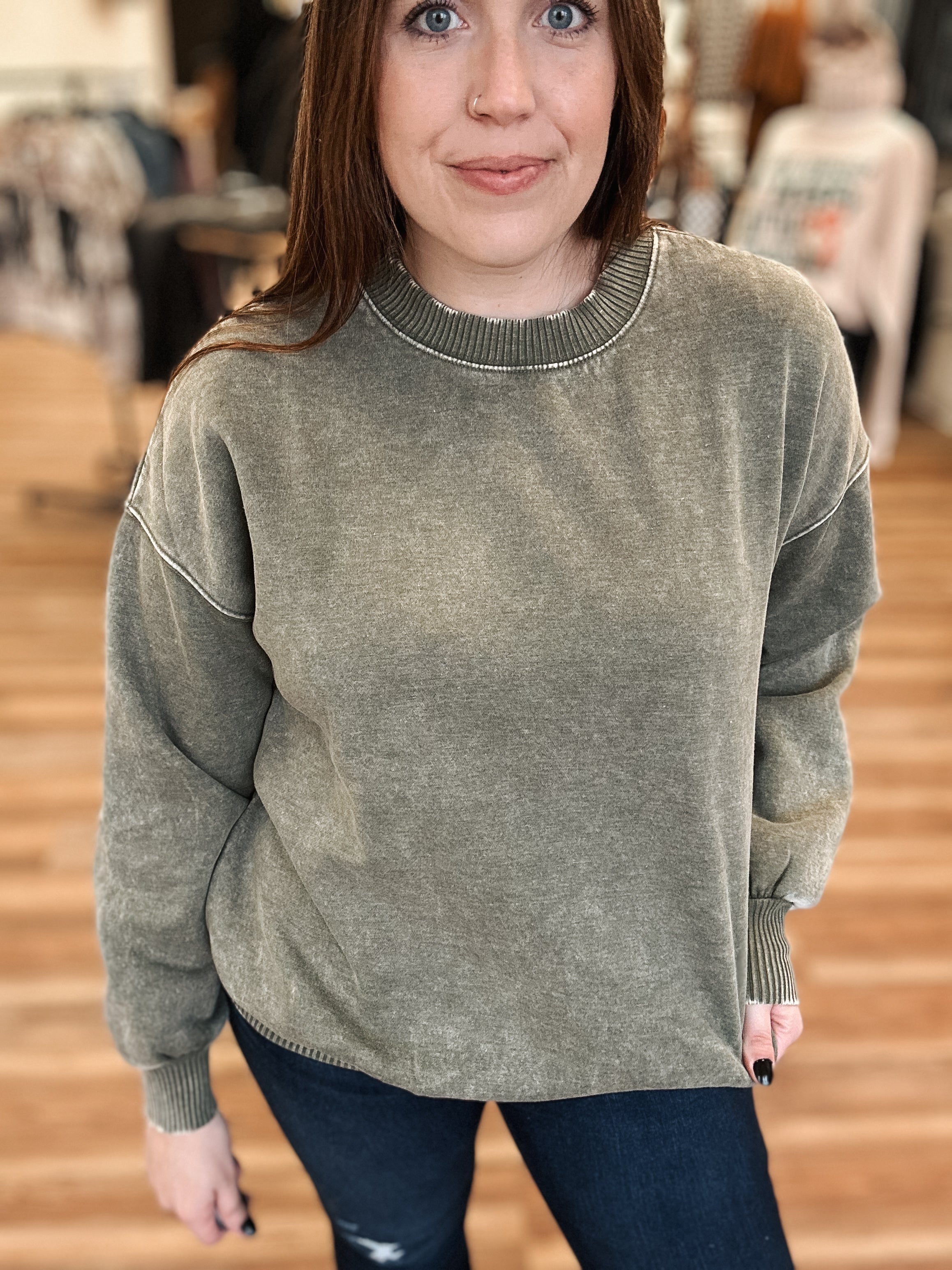 OVERSIZED ACID WASH FLEECE PULLOVER - OLIVE