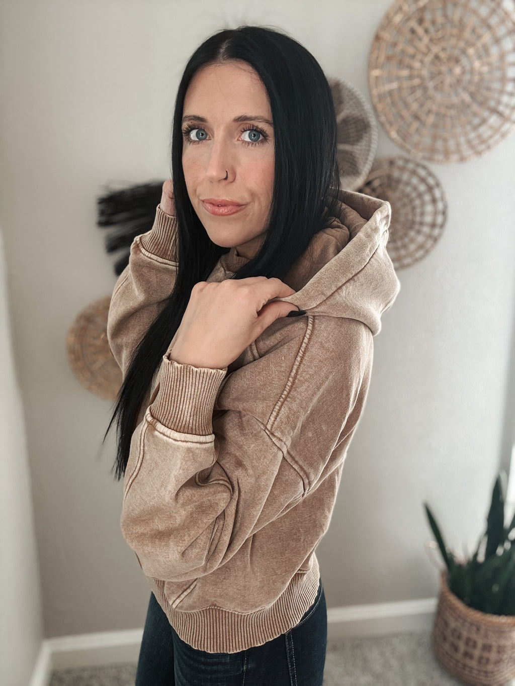 ACID WASH CROPPED HOODIE - CAMEL