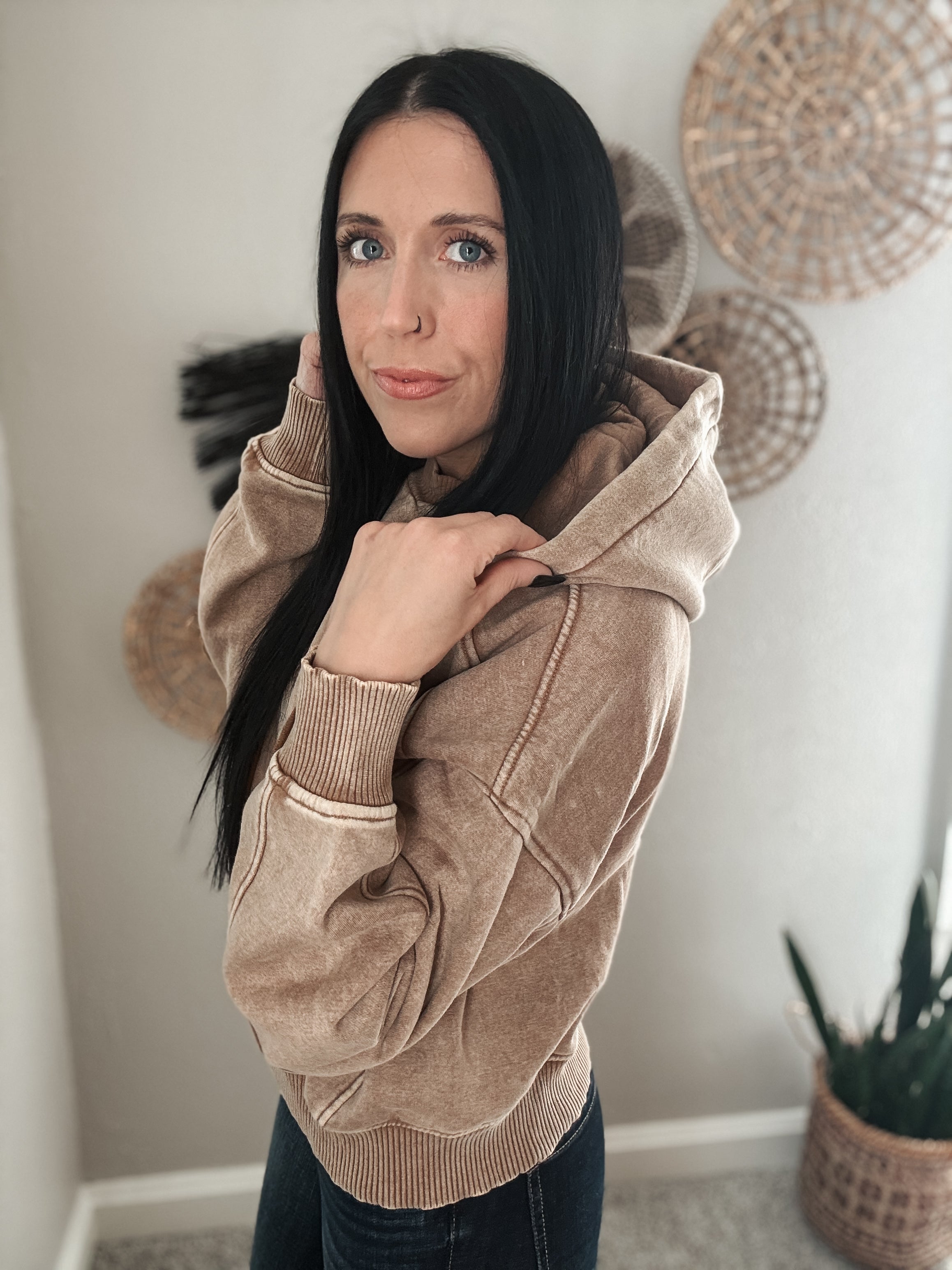 ACID WASH CROPPED HOODIE - CAMEL