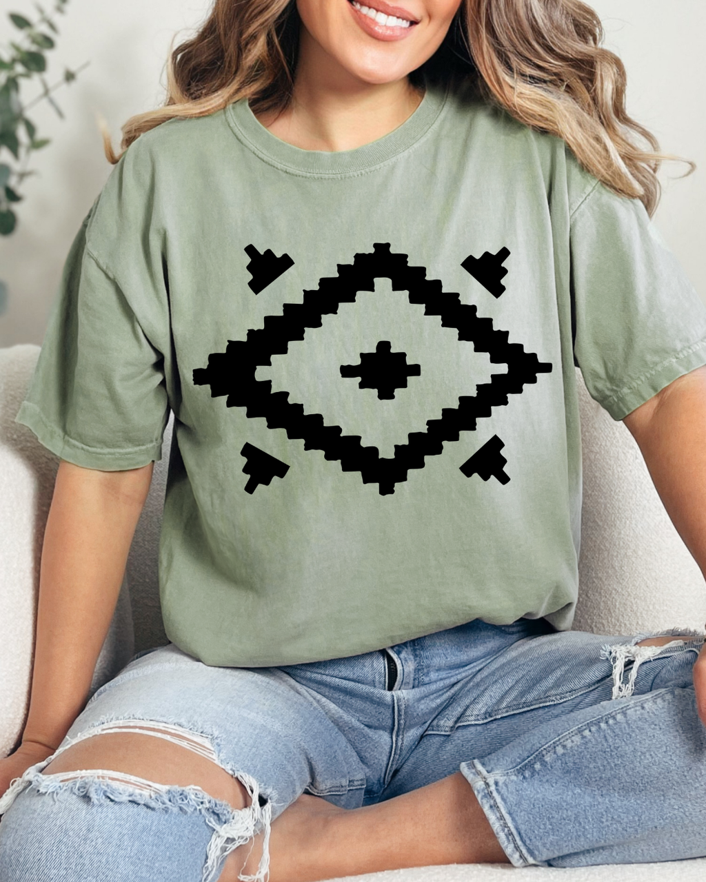 AZTEC GRAPHIC SHIRT OR SWEATSHIRT